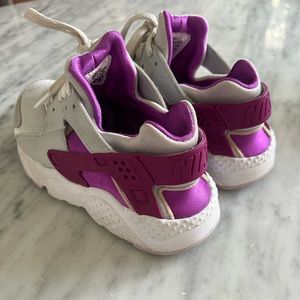 Girl’s Nike Huarache Run